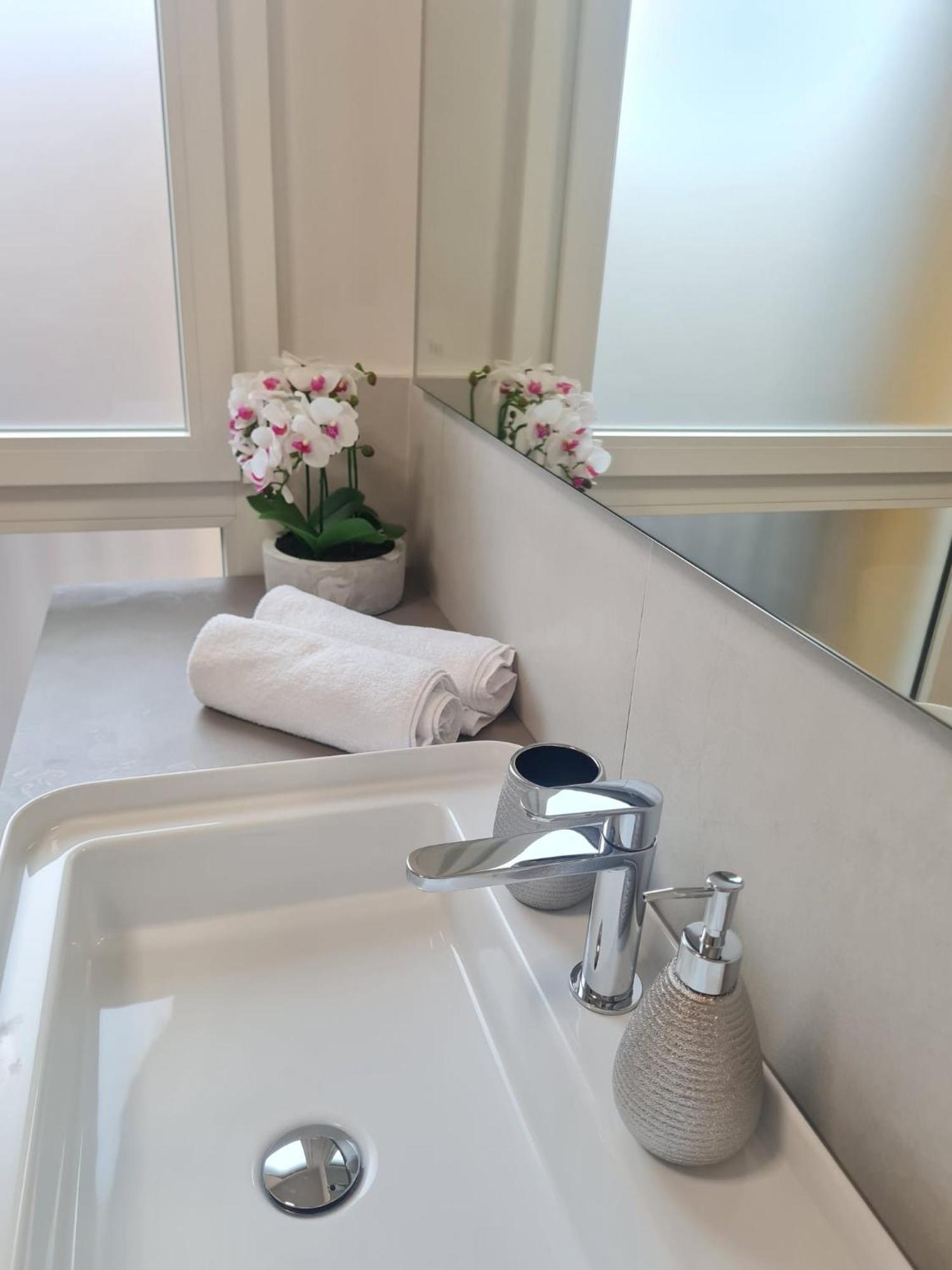 Nel Sole Business Apartman Bologna Kültér fotó